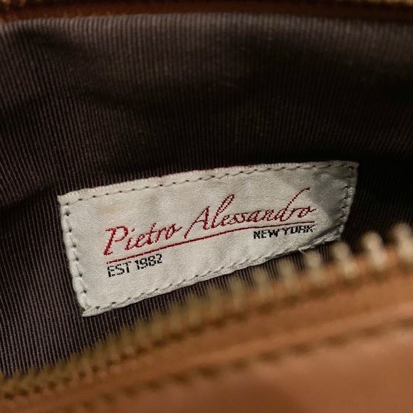 Tan Brown crossbody bag,  2 side zippered pockets. - Picture 7 of 8